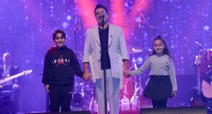 EMRAH KONSERİNDE, OĞLUYLA DÜET YAPTI!