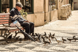Yalnızlık ve rutin yaşam tarzı, yaşlanmayı hızlandırıyor!