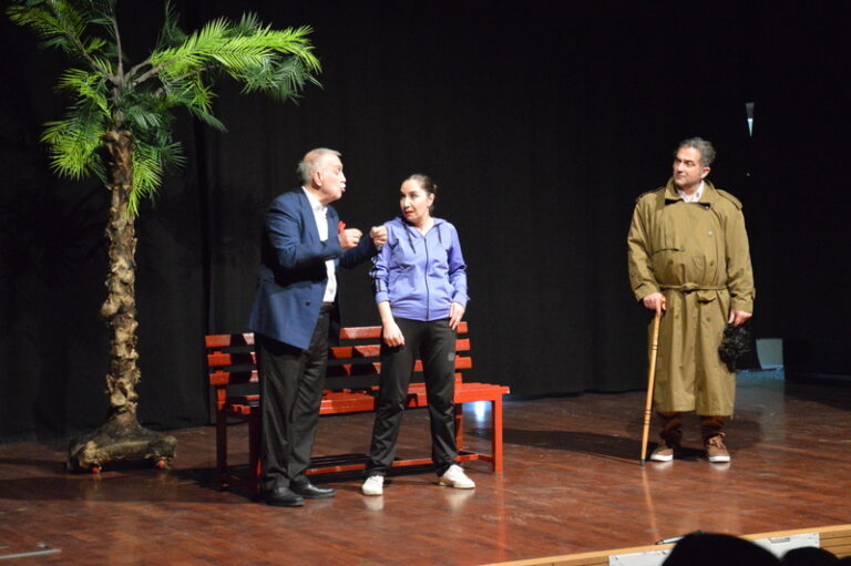 Aşk Eski Bir Yalandır Afyon’da