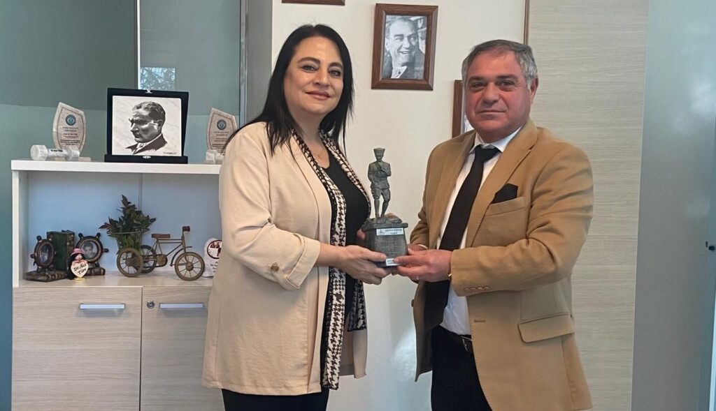 Afyonkarahisar Tabip Odası’ndan Afyon Eğitim Vakfı’na Anlamlı Bağış