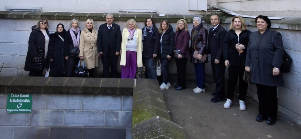 Kadınanalar Asiye Sultan Türbesini ziyaret etti.