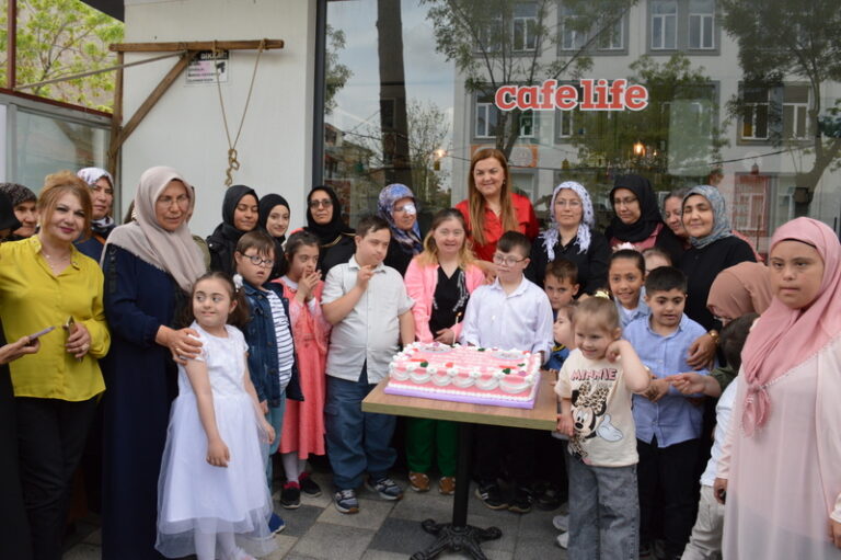 Down Sendromlular Derneği’nden Anlamlı Anneler Günü Kutlaması