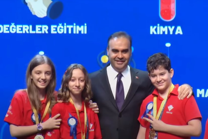 DUMLUPINAR BİLSEM’DEN 3 BİRİNCİLİK