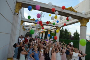 Atatürk İlkokulu Öğrencilerinden  Minik Ali Asaf’a Balonlarla Destek