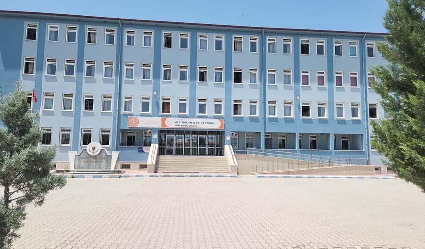 AFYON’DA İLK KEZ HASTA VE YAŞLI BAKIMI HİZMETLERİ İÇİN AÇIK LİSE AÇILDI