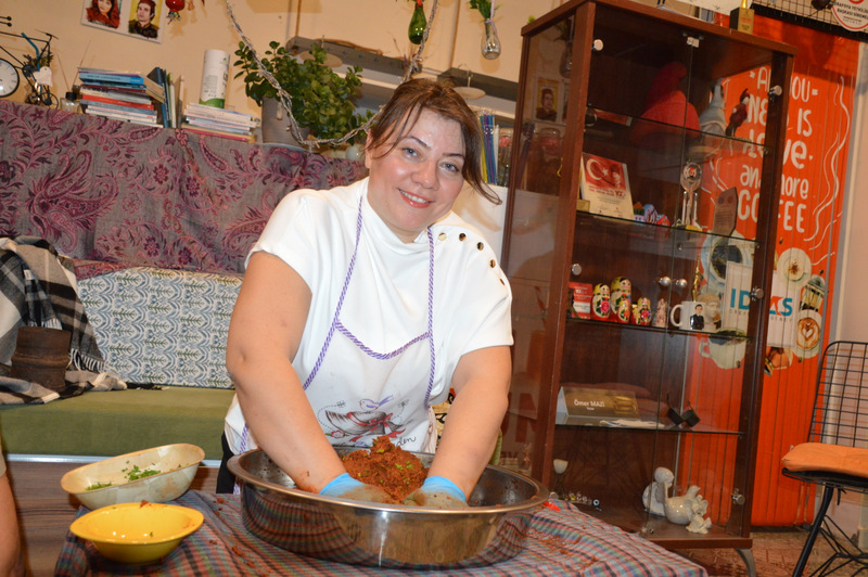 Başarılı Cerrah Gülşah Yunusoğlu, Cafelife’ta Yumurtalı Çiğ Köfte Yoğurdu