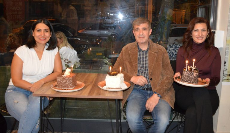 Çiğ Köfte Gecesinde üçlü Doğum Günü Sürprizi