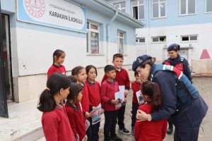  Jandarmadan Kadına Şiddet ve KADES Uygulaması Hakkında Bilgilendirme yapıldı