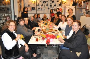 Cafelife’ta Örgü Günlerine Yoğun İlgi:Rengârenk Gözlük Tutucular Ortaya Çıktı