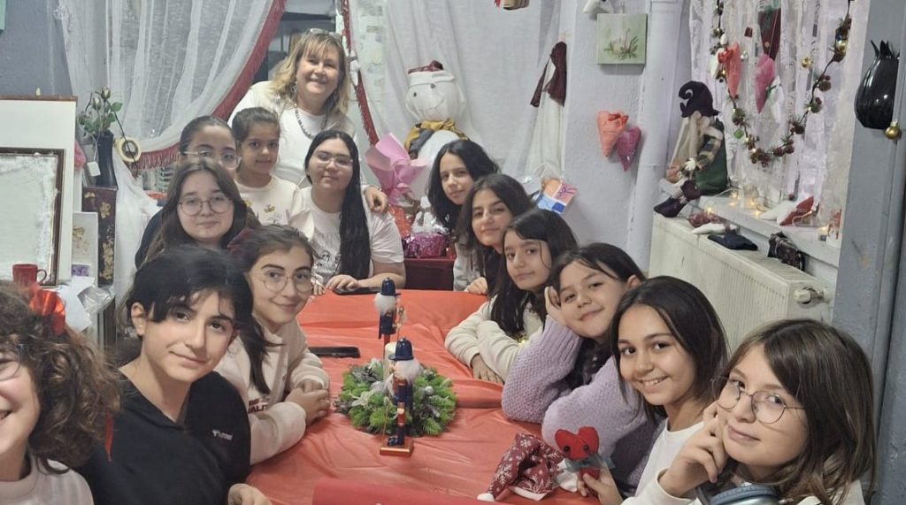 Minik Sanatçılardan Renkli Yılbaşı Kutlaması